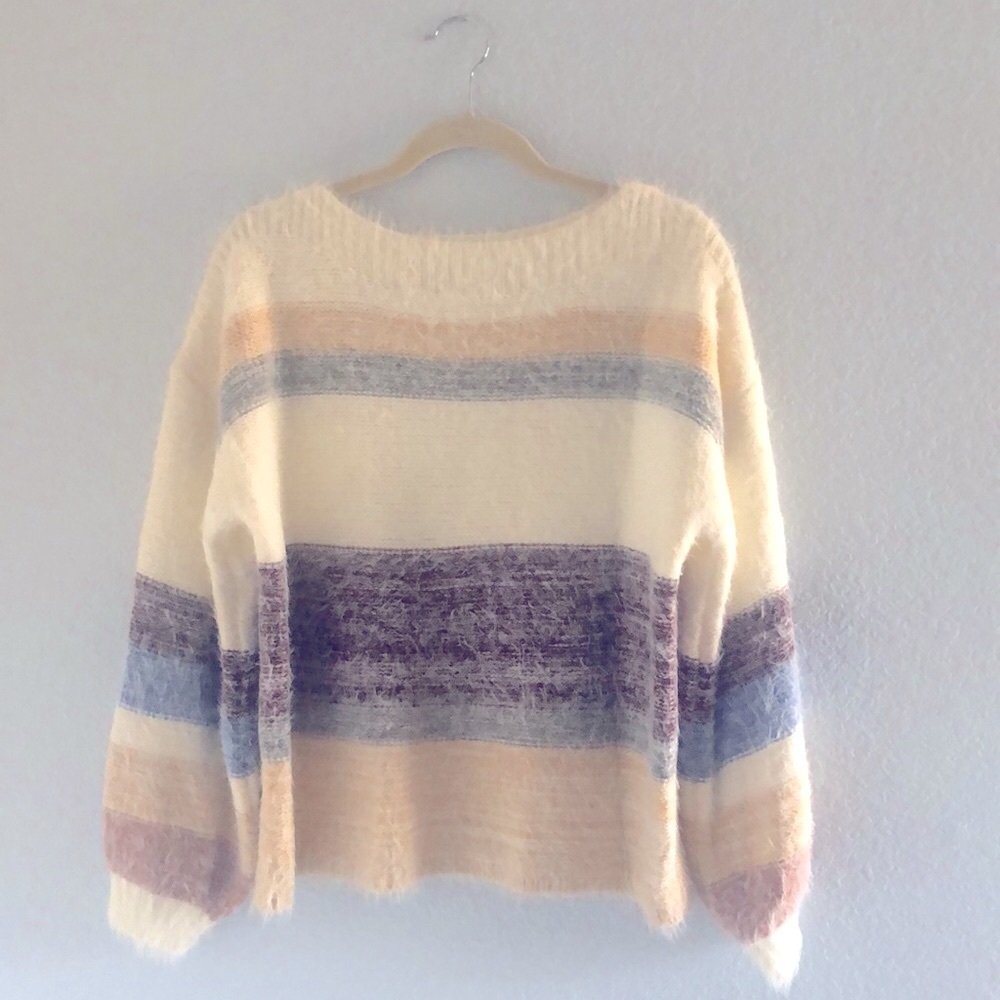 Venus eyelash sweater, size Small.
